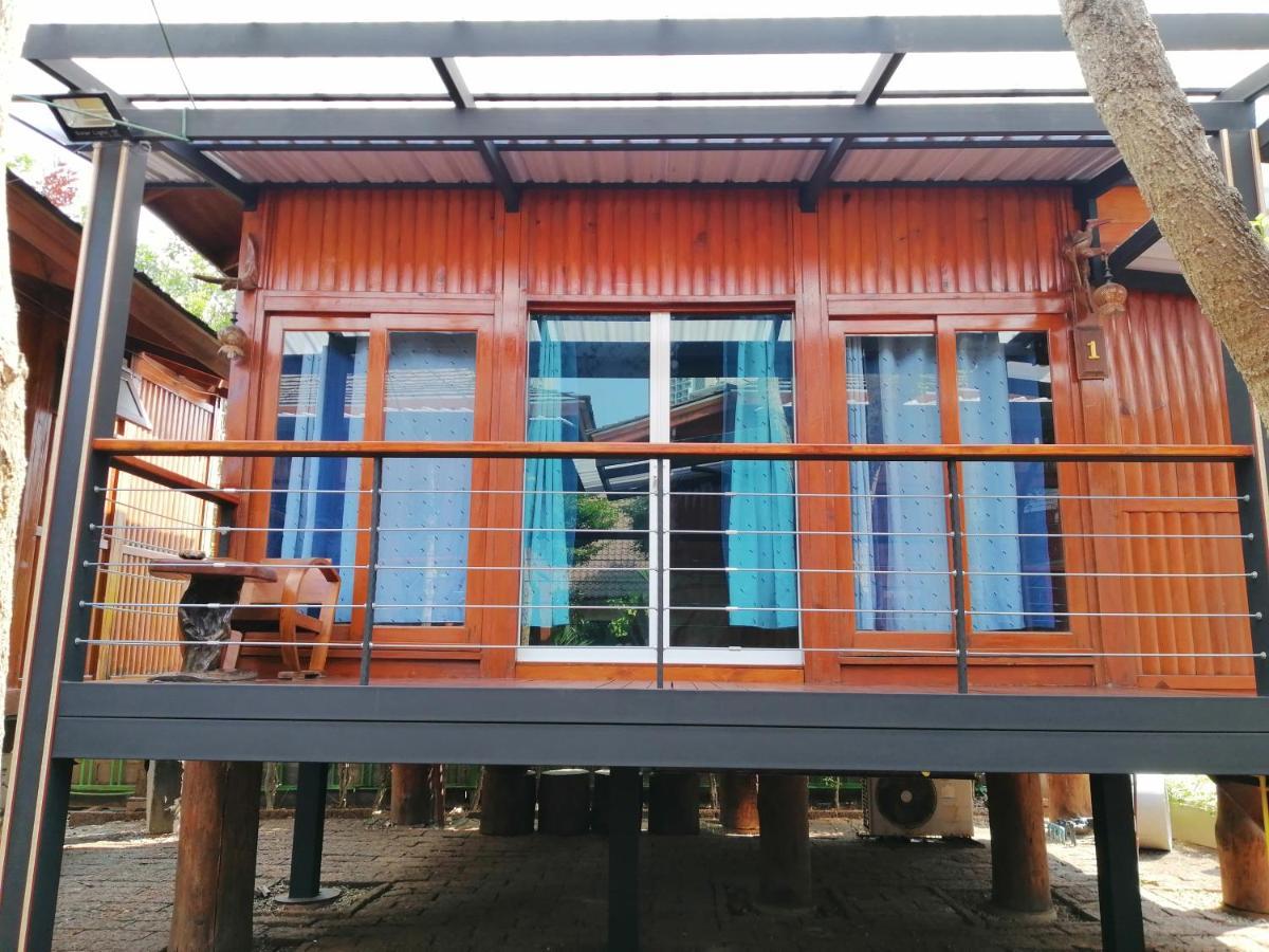 Hotel Wood House Pattaya Esterno foto