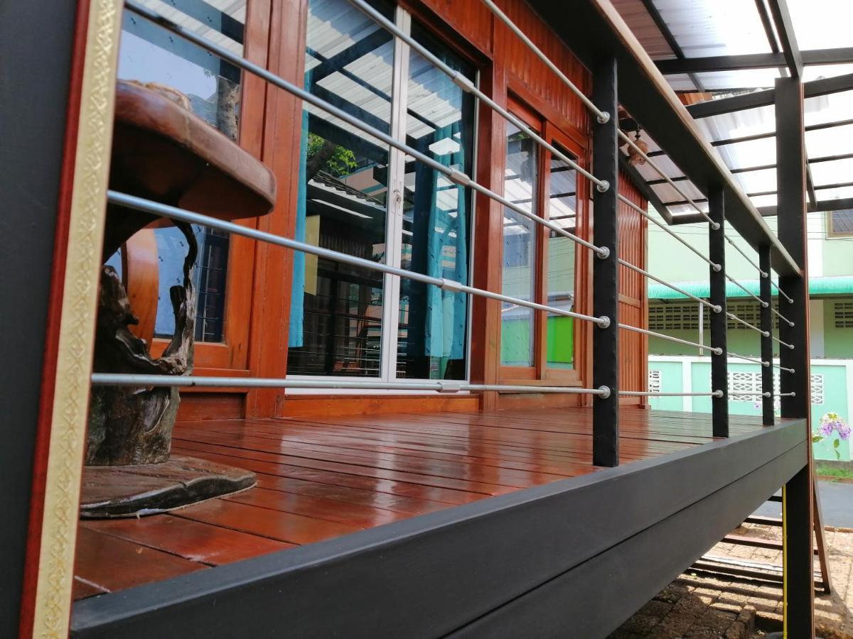 Hotel Wood House Pattaya Esterno foto