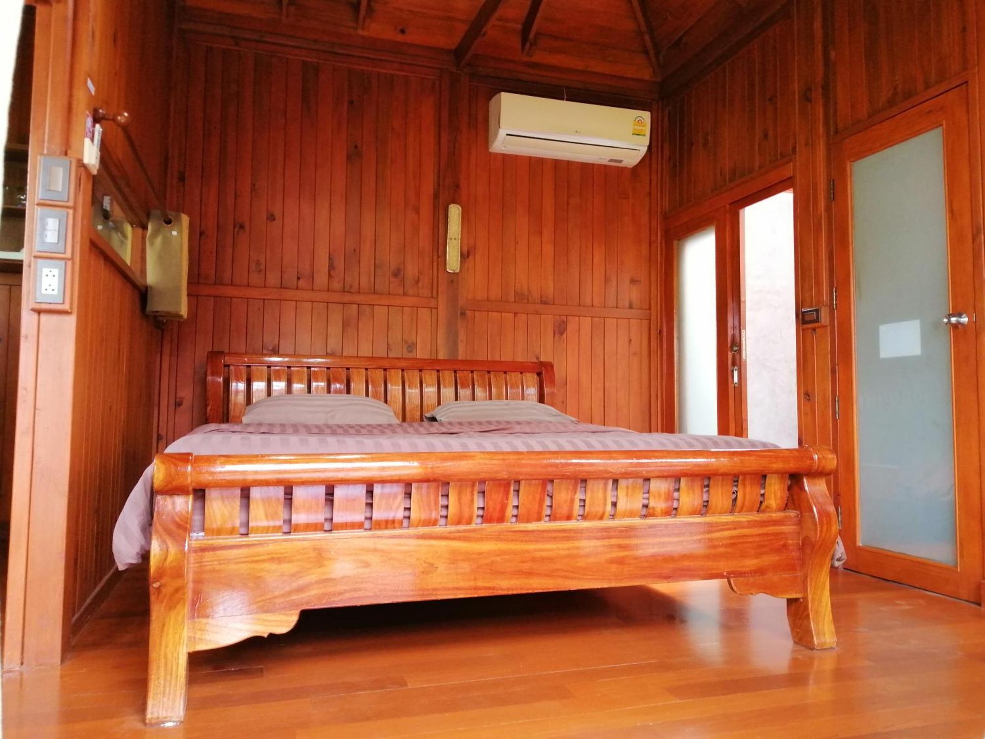 Hotel Wood House Pattaya Esterno foto