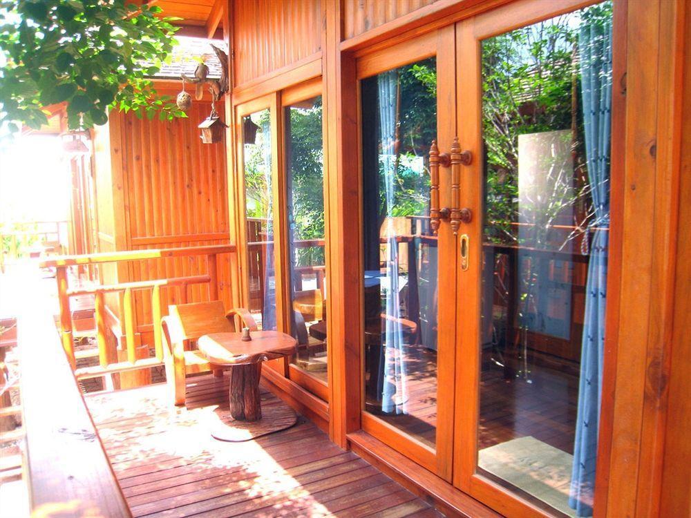 Hotel Wood House Pattaya Esterno foto