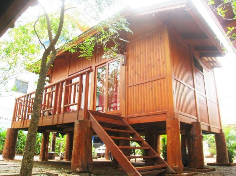 Hotel Wood House Pattaya Esterno foto
