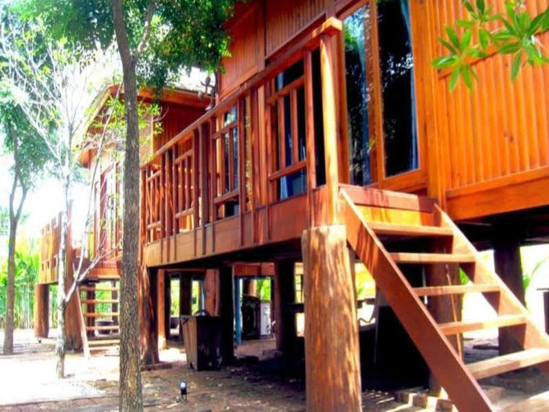Hotel Wood House Pattaya Esterno foto